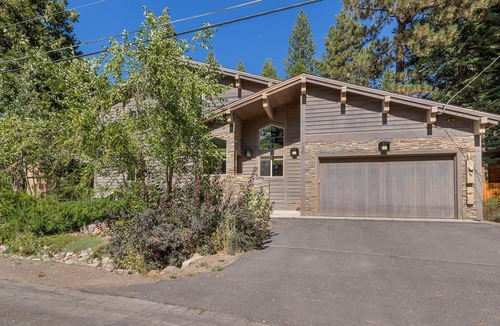 Lake Forest House | High Sierra by Tahoe Getaways - Dollar Point 4BR w Yard, Hot Tub & Dog Ok!