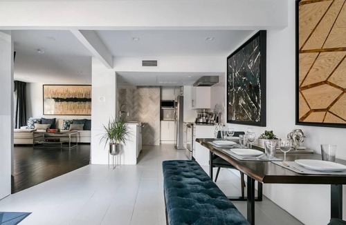 Oak Lawn House | High-Spec Opulent Townhouse in Oak Lawn