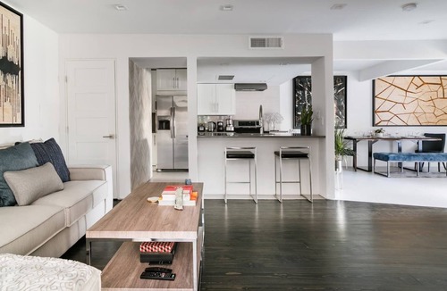 Oak Lawn House | High-Spec Opulent Townhouse in Oak Lawn