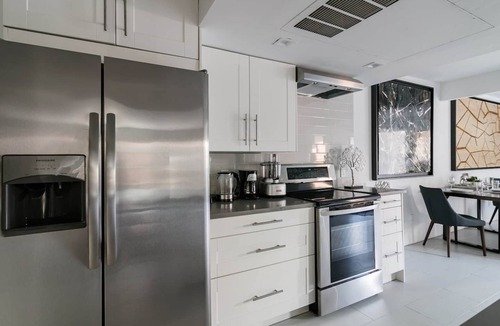 Oak Lawn House | High-Spec Opulent Townhouse in Oak Lawn