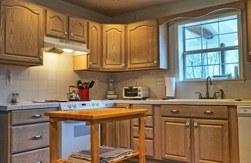 Almond Cottage | High Speed Wifi - Fire Pit & Mountain View!