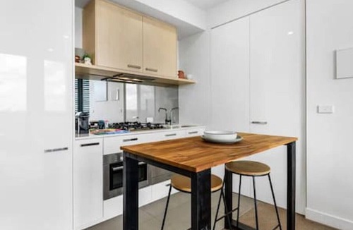 Northcote Apartment | High st delight, With City Views