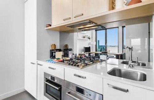 Northcote Apartment | High st delight, With City Views