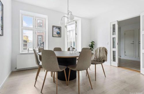 Midtbyen Apartment | High-Street Residence