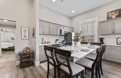 Murfreesboro Cottage | High Tea Cottage | Hot Tub & Pool | Walk Downtown