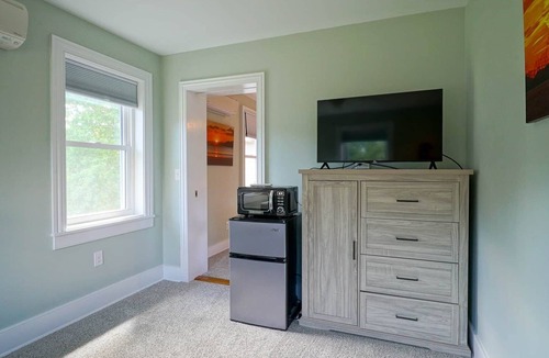 Still Pond Apartment | High Tide Haven Suite