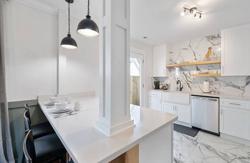 Northeast Virginia Beach House | High Tide, Vibe/Oceanfront District