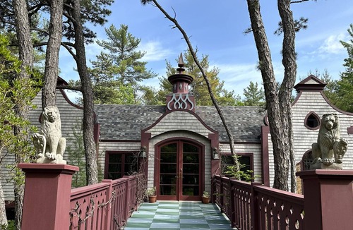 Hall Quarry Villa | High Tower & Pool House: two secluded homes with pool