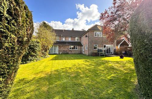 Horley House | High Trees Guest House Gatwick