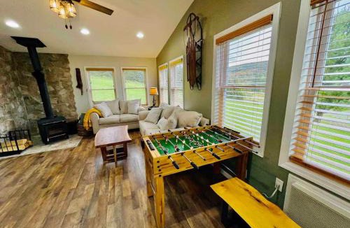 New Kingston House | High-View Catskills Cabin