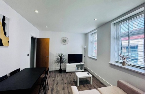 High Wycombe Apartment | High Wycombe 1-Bed Apt: Modern and Central