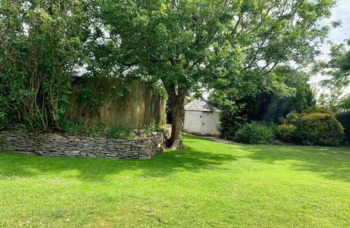 Saint Gennys Cottage | HIGHER HILL HOUSE, pet friendly, with open fire in Crackington Haven