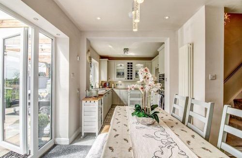 Hoole House | Highest Point in Chester: Hot Tub and Parking