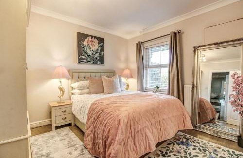 Hoole House | Highest Point in Chester: Hot Tub and Parking