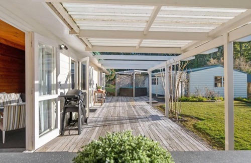 Lynmore House | Highfield Ride | Next to the Forest with Spa Pool