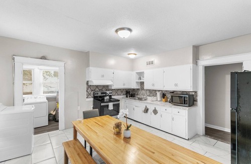 Birmingham House | Highland Cottage | Group Stay/Patio/Backyard+Grill