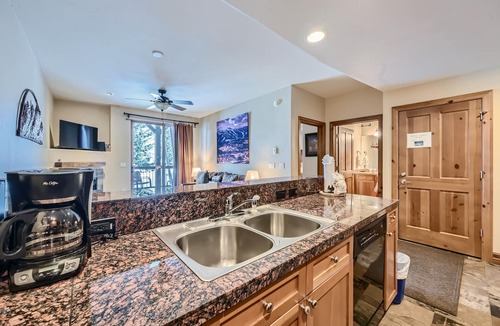 The Highlands Condo | Highland Greens Lodge 210 1 Bedroom Condo by RedAwning