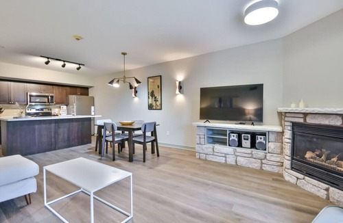 Oro-Medonte Condo | Highland Hideaway 2BR Condo Pool & Spa Daily
