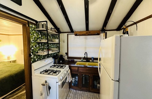 Hillsville Cabin | Highland Hideaway- Hot Tub