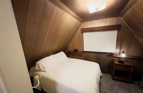 Hillsville Cabin | Highland Hideaway- Hot Tub