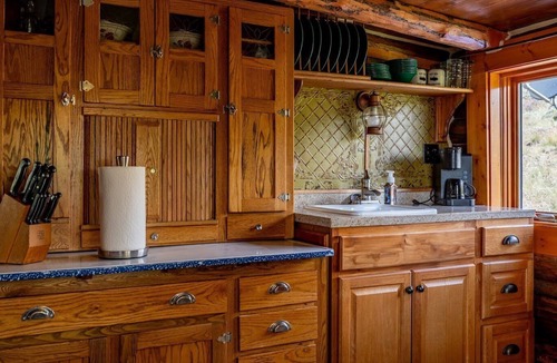 Wapiti Cabin | Highland Homestead- Direct River Access, Mountain Views, Historic Cabin