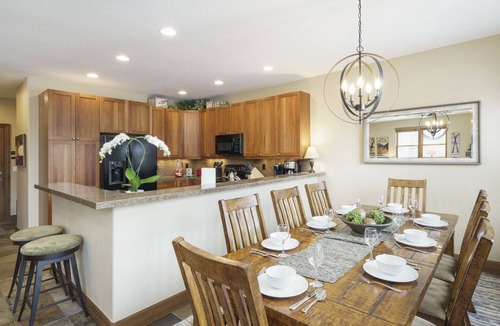 The Highlands House | Highland House | Hot Tub & Free Ski Shuttle!