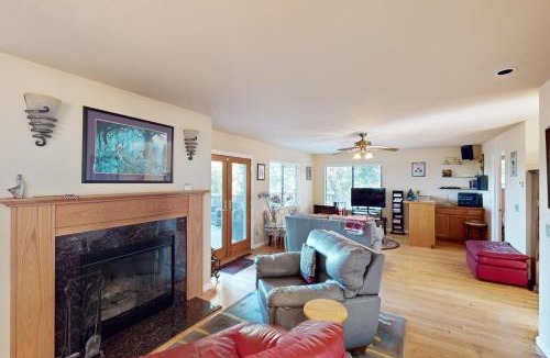 Cloverdale House | Highland Oasis