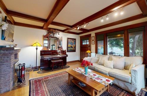 Eagle Rock House | Highland Park Haven