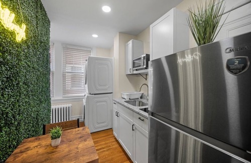 Pittsburgh Apartment | HIghland Park Heritage Studio