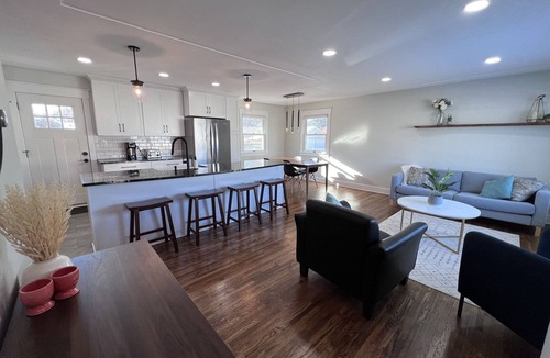 Highland House | Highland Park stunner! Centrally located, Renovated with modern updates.