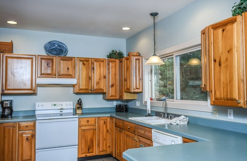 McHenry House | Highland Retreat | Incredible Lakefront, Deck