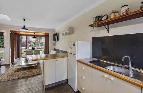 Bright Apartment | Highland Valley Cottage 5