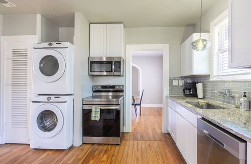 Highland Park Villa | Highland villa near downtown and military base.