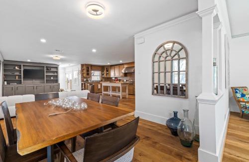 Greenway Plaza-Upper Kirby Villa | Highland Village Little Haven
