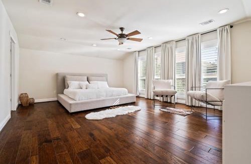 Greenway Plaza-Upper Kirby Villa | Highland Village Little Haven