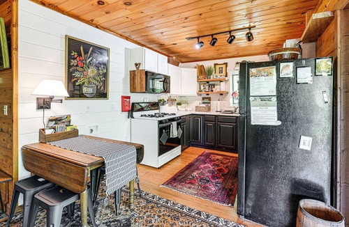 Highlands Cabin | Highlands Cabin| Tubing, Trails & Highlands Charm