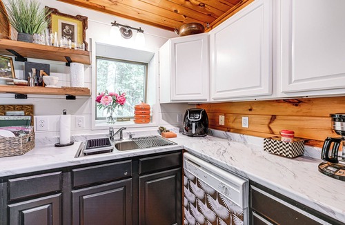 Highlands Cabin | Highlands Cabin| Tubing, Trails & Highlands Charm