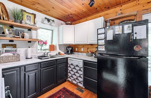 Highlands Cabin | Highlands Cabin| Tubing, Trails & Highlands Charm