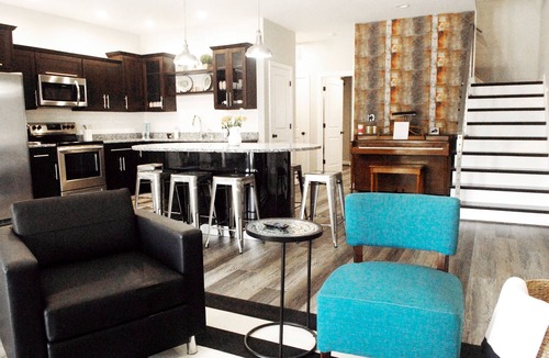 Louisville House | "Highlands Lookout: Your Gateway to Louisville's Ultimate Adventure!"