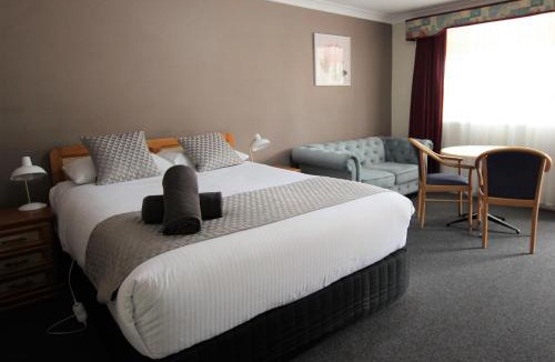 Oberon Hotel | Highlands Motor Inn