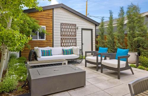 West Highland House | Highlands Square Bungalow - Private Yard - Garage