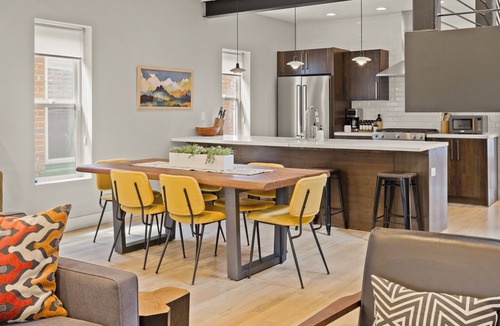 West Highland House | Highlands Square Modern 3BR – Yard, Grill & Garage