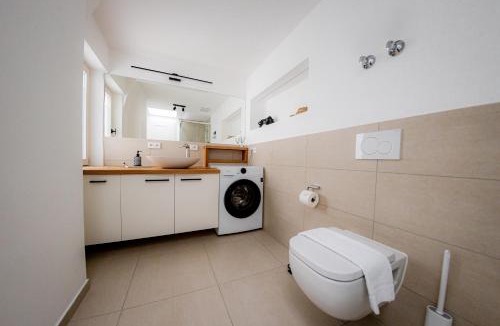 Muehldorf am Inn Apartment | Highlight am Stadtplatz Mühldorf - C4S COME4STAY - 2 Zimmer Wohnung I bis zu 5 Gäste