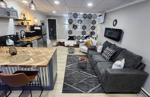Huntington Apartment | Highly Rated for Cleanliness, quiet/cozy space near St Mary's