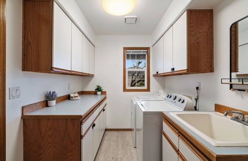 Vancouver House | HIGHLY sought, HIGHLY ranked, spacious 4 bdrm home with unbeatable location