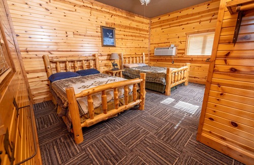 Pierre Cabin | Highpoint LodgenUpper Level Inside West