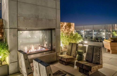Rainey Street Historic District House | Highrise 1BR Luxe Suite near DT and Vibrant Rainey St