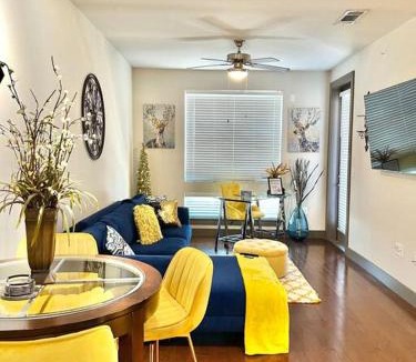 MacGregor Apartment | HighRise/Balcony/Luxury/Condo