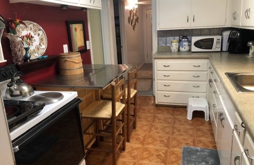 Yalecrest Apartment | Highspeed wifi; near University, public transit, genealogy library, ski resorts.