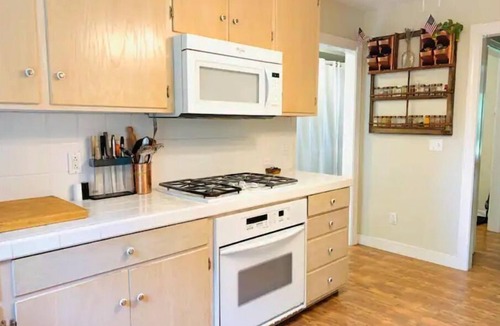Stanardsville House | Hightop Hideaway, a cozy secluded mountain retreat. Pet-friendly, Shenandoah NP.
